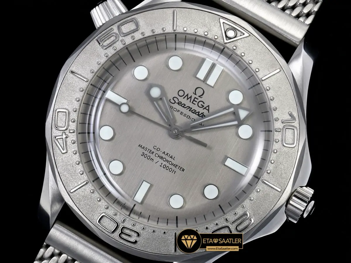 omega-seamaster-300m-diver-silver-dial-mesh-bracelet-super-clone-eta-022